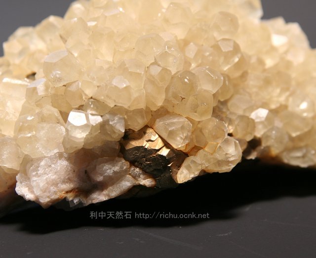 方解石 と 黄鉄鉱 (Calcite with Pyrite) 02
