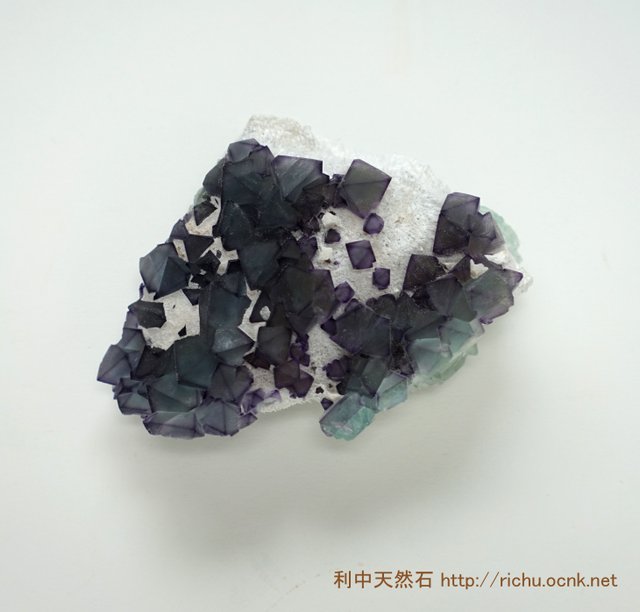 八面体蛍石原石 (フローライト)33 (Octahedron Fluorite)