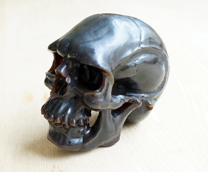 天然琥珀スカル置物 ドクロ 丸ごと手彫り 頭蓋骨